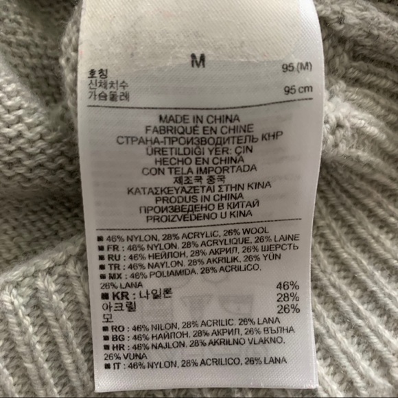 💫GAP Gray Wool Blend Button Accent Knit Sweater M - Picture 7 of 8